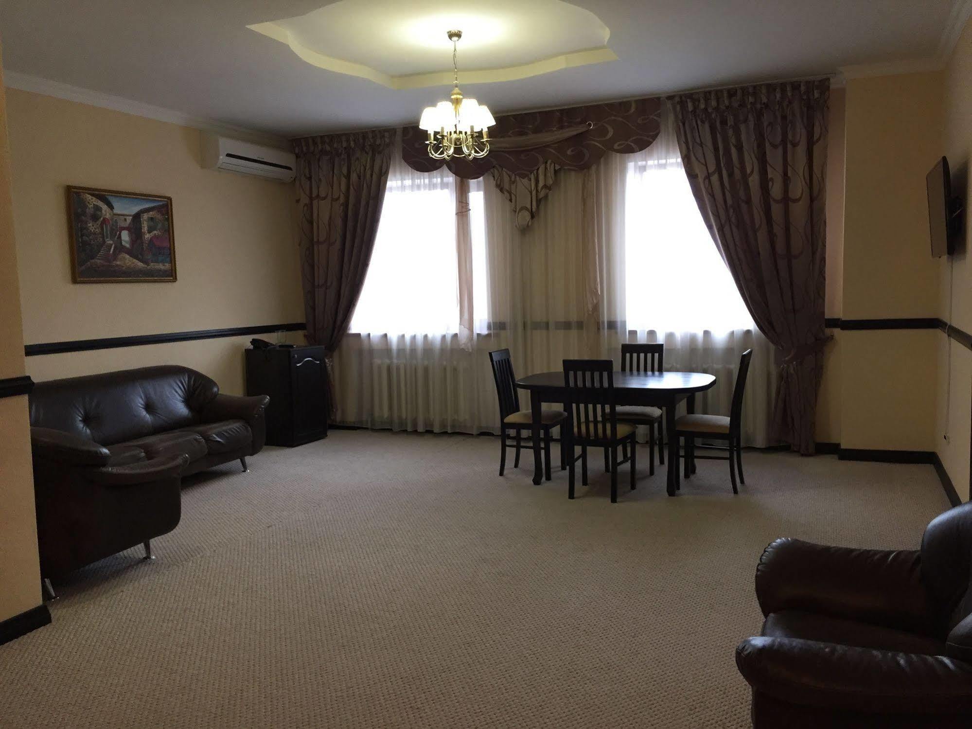 Belon Life Hotel Astana Extérieur photo