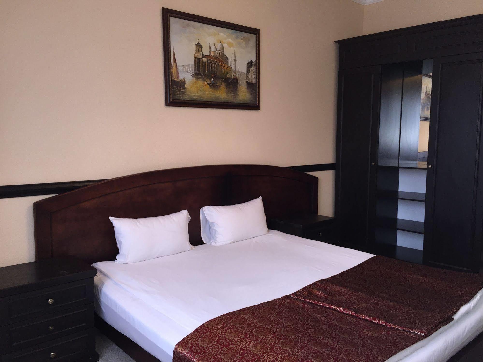 Belon Life Hotel Astana Extérieur photo