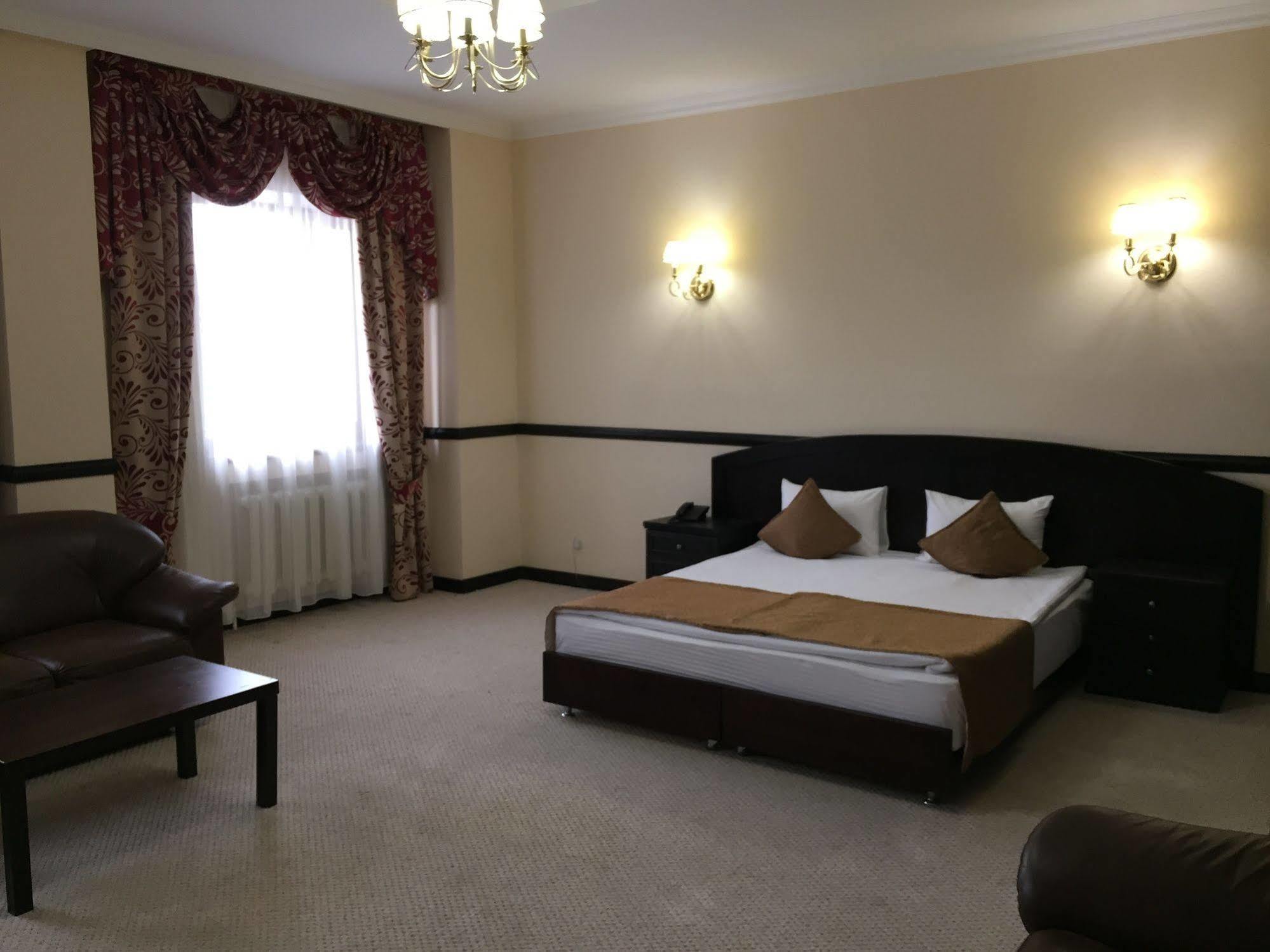 Belon Life Hotel Astana Extérieur photo